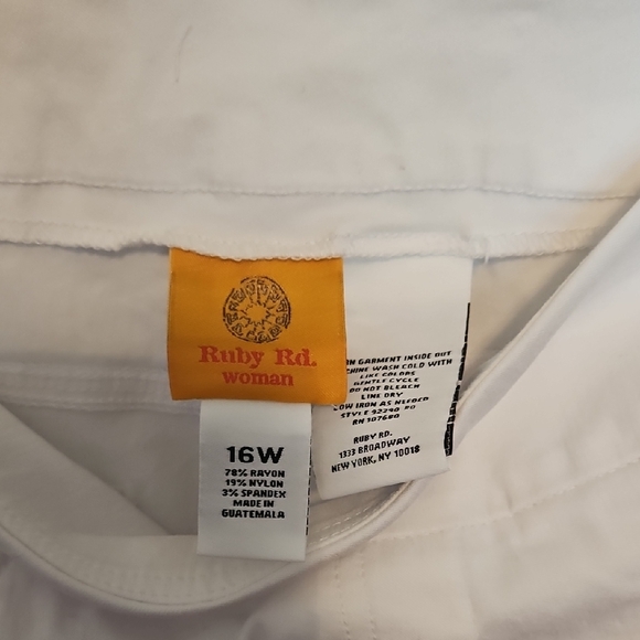 Ruby Rd. Women's White Cropped Pants - Picture 2 of 4